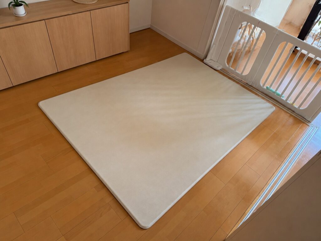 実際に設置したGU MODEのプレイマット(200×140cm・厚さ1.1cm)